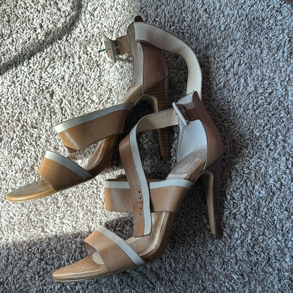 Sandals - Picture 2 of 4